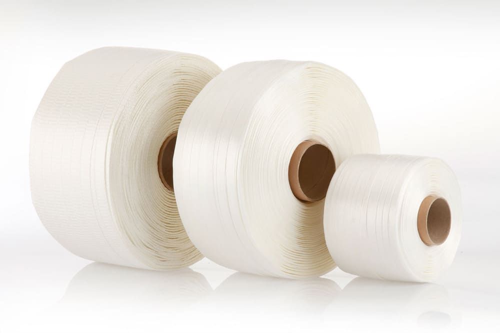 Polyester strapping tape 900, white adhesive, 19.0 mm x 400 m, 76 mm core, 2 rolls per box, 40 boxes per pallet, breaking strength 925 kg