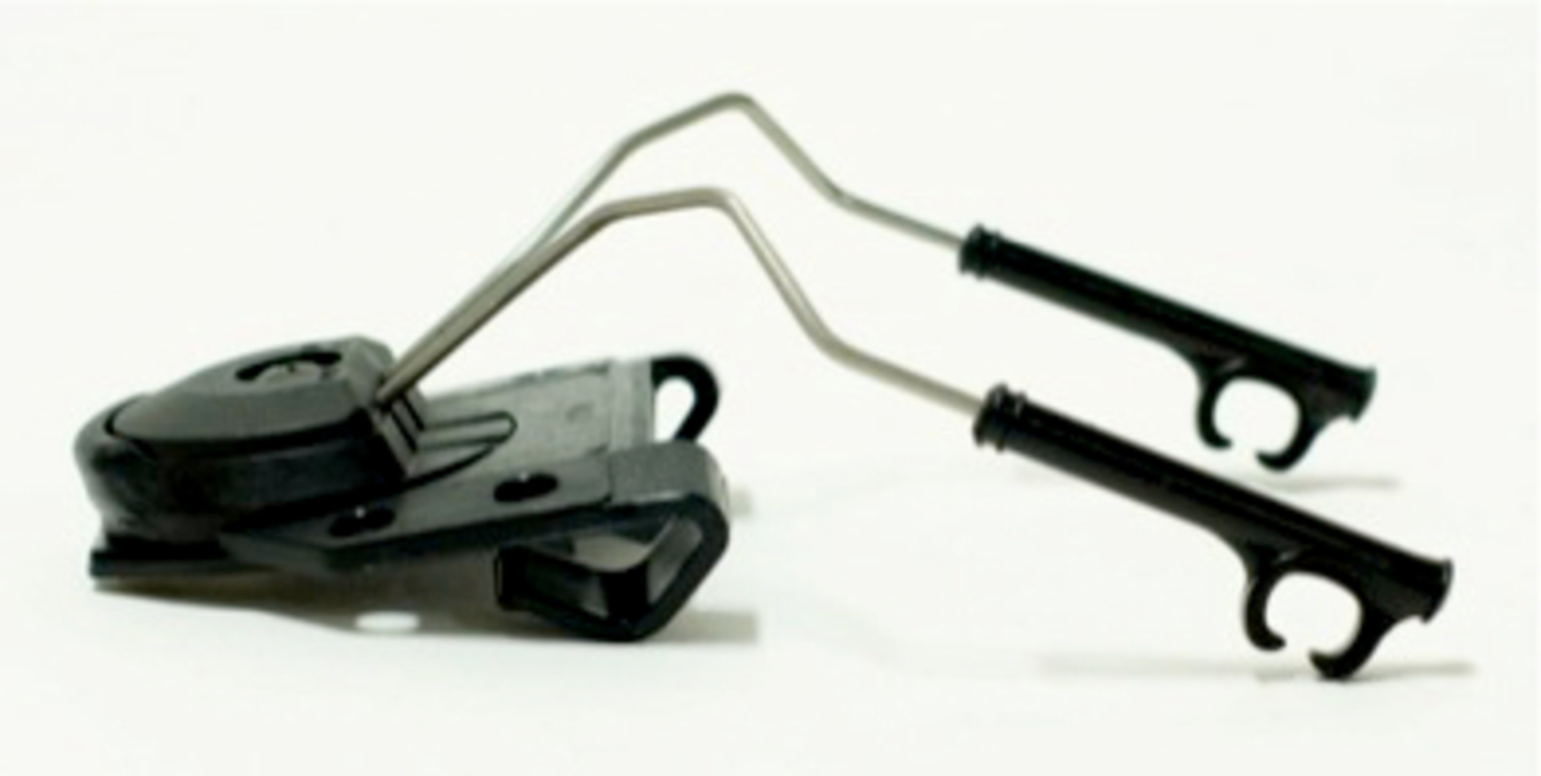 Adaptateur pour casque 3M™ PELTOR™ destiné à la fixation de casques antibruit, P3EG
