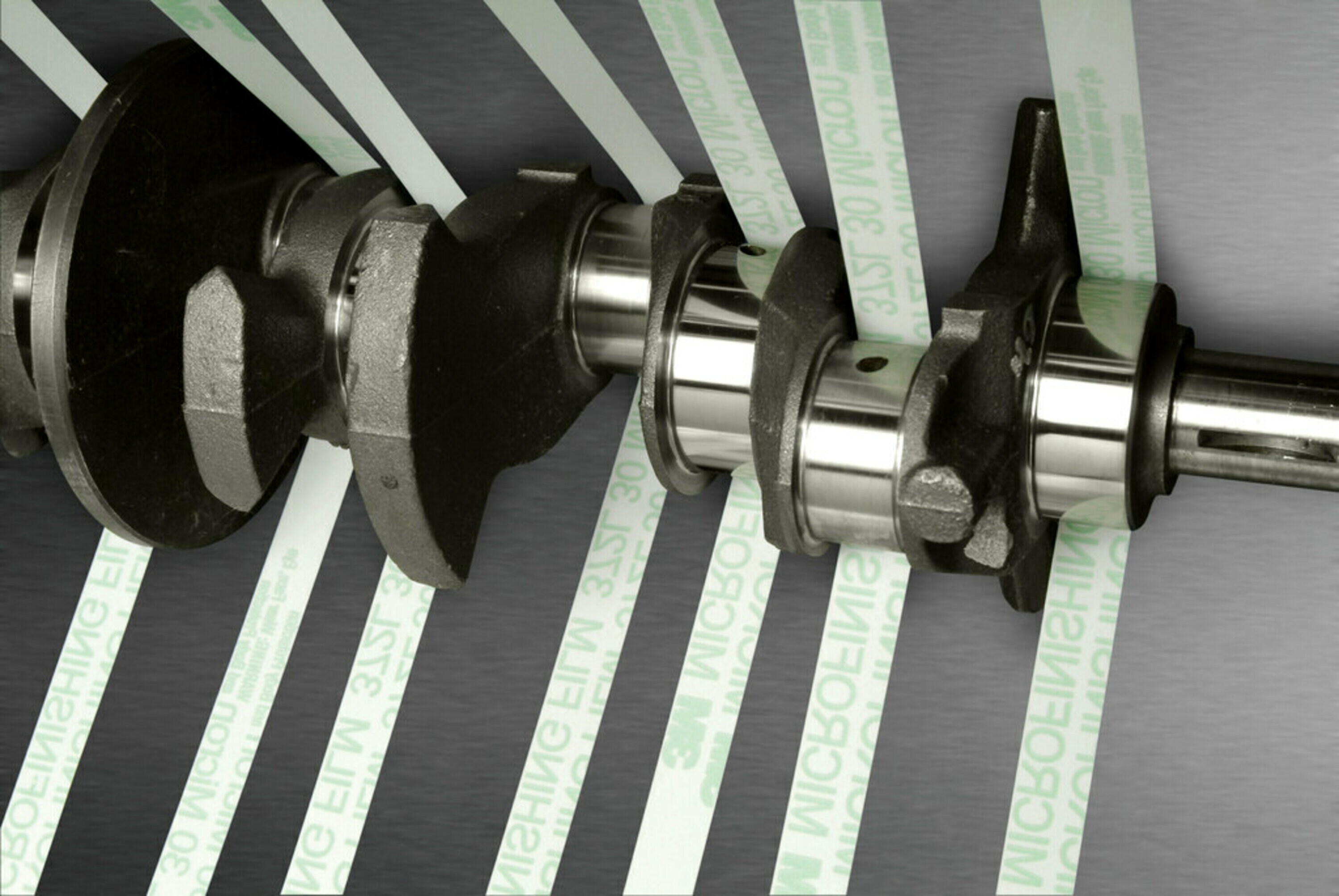 Rouleau de film de microfinition 3M™ 372L, 30 microns (5 mil), type 2, vert, 200 mm x 50 m x 3 pouces (7,874 pouces x 164 pieds), mandrin en plastique, ASO